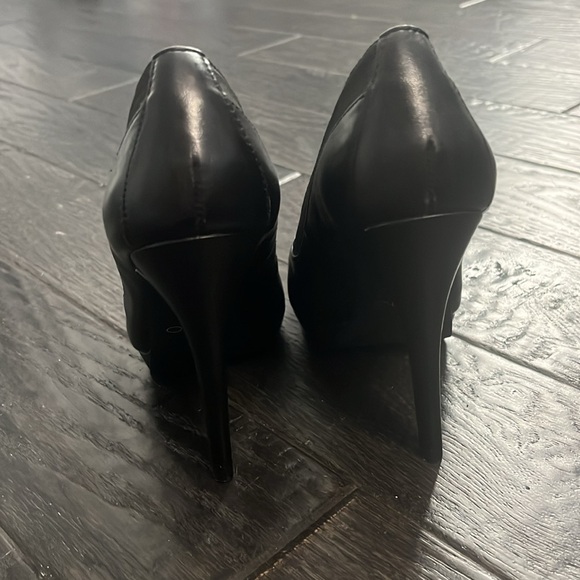 Black heels - Picture 3 of 4